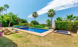 Amplia y lujosa villa de estilo tradicional en venta, primera línea de golf - Nueva Andalucía - Marbella 8270 