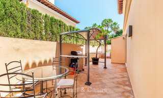 Amplia y lujosa villa de estilo tradicional en venta, primera línea de golf - Nueva Andalucía - Marbella 8271 