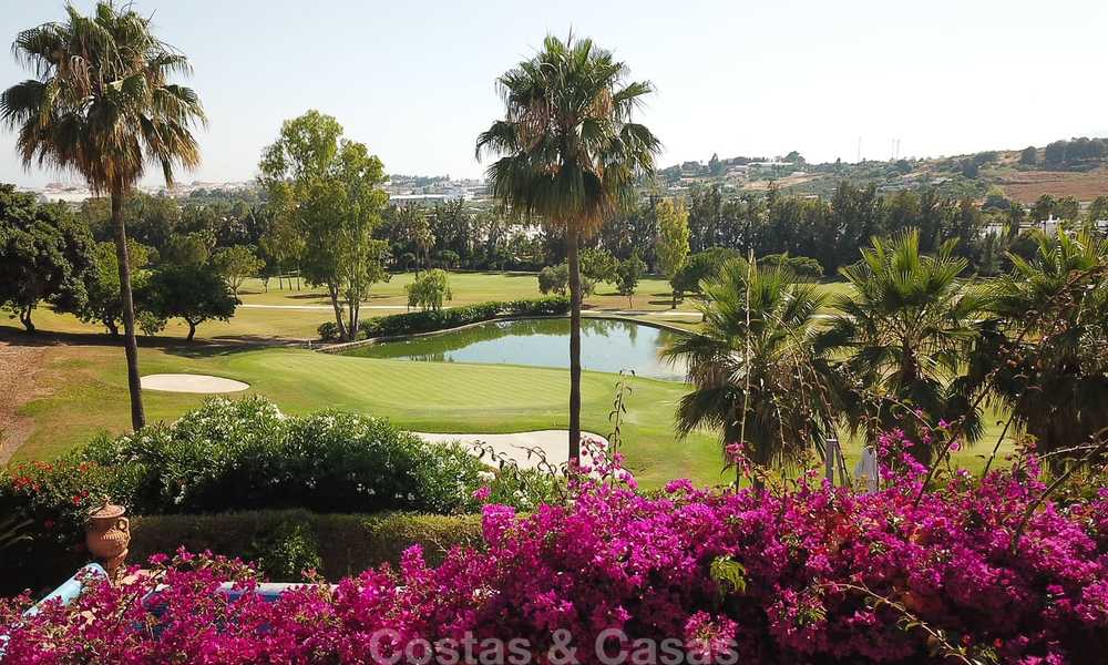 Amplia y lujosa villa de estilo tradicional en venta, primera línea de golf - Nueva Andalucía - Marbella 8274