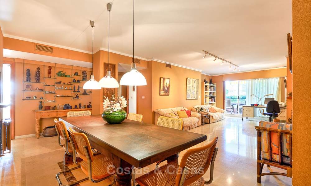 Amplio apartamento en primera línea de golf a la venta, a corta distancia de todas las amenidades y de San Pedro, Marbella 8431