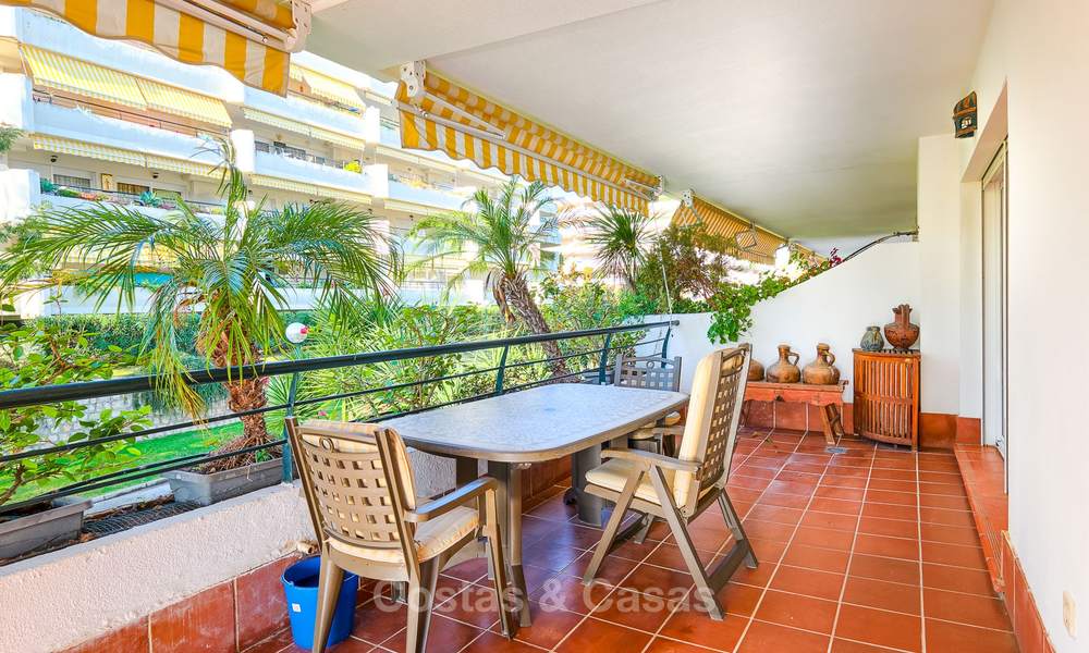 Amplio apartamento en primera línea de golf a la venta, a corta distancia de todas las amenidades y de San Pedro, Marbella 8435
