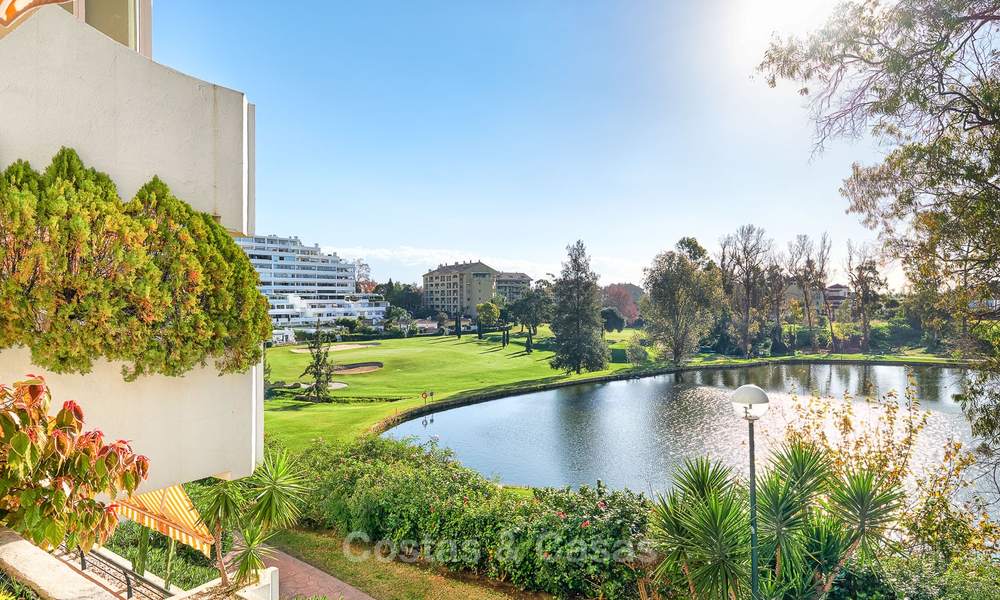 Amplio apartamento en primera línea de golf a la venta, a corta distancia de todas las amenidades y de San Pedro, Marbella 8438