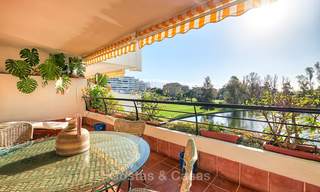 Amplio apartamento en primera línea de golf a la venta, a corta distancia de todas las amenidades y de San Pedro, Marbella 8442 