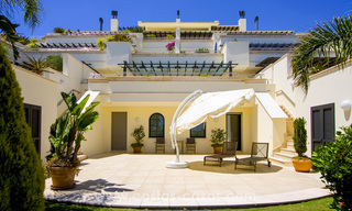 Apartamentos de lujo frente a la playa en venta en la Milla de Oro, Marbella, a poca distancia de Puerto Banús 22339 