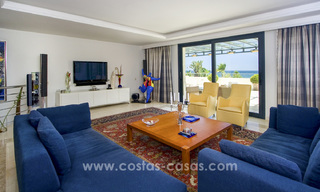 Apartamentos de lujo frente a la playa en venta en la Milla de Oro, Marbella, a poca distancia de Puerto Banús 22341 