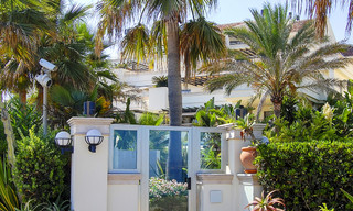 Apartamentos de lujo frente a la playa en venta en la Milla de Oro, Marbella, a poca distancia de Puerto Banús 22349 