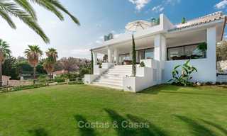 Lista para entrar a vivir! Villa de estilo andaluz completamente reformada en venta, Valle del Golf - Nueva Andalucía - Marbella 8394 