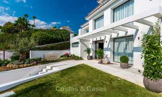 Lista para entrar a vivir! Villa de estilo andaluz completamente reformada en venta, Valle del Golf - Nueva Andalucía - Marbella 8400 