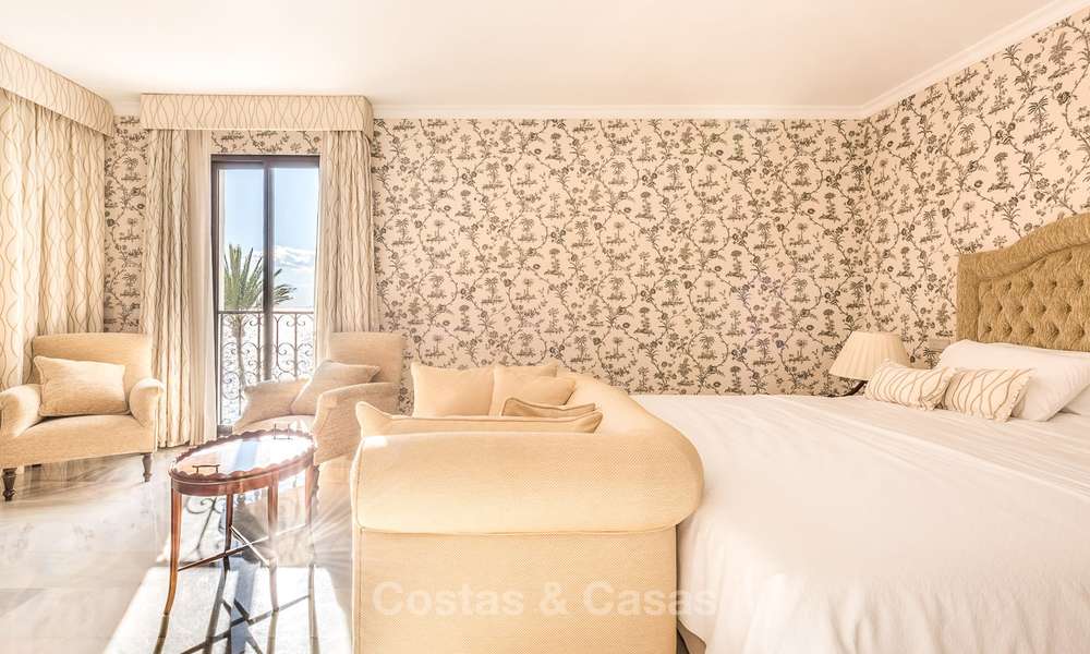 Oportunidad de adquirir un amplio apartamento de lujo frente al mar en el puerto deportivo de Puerto Banús - Marbella 8494