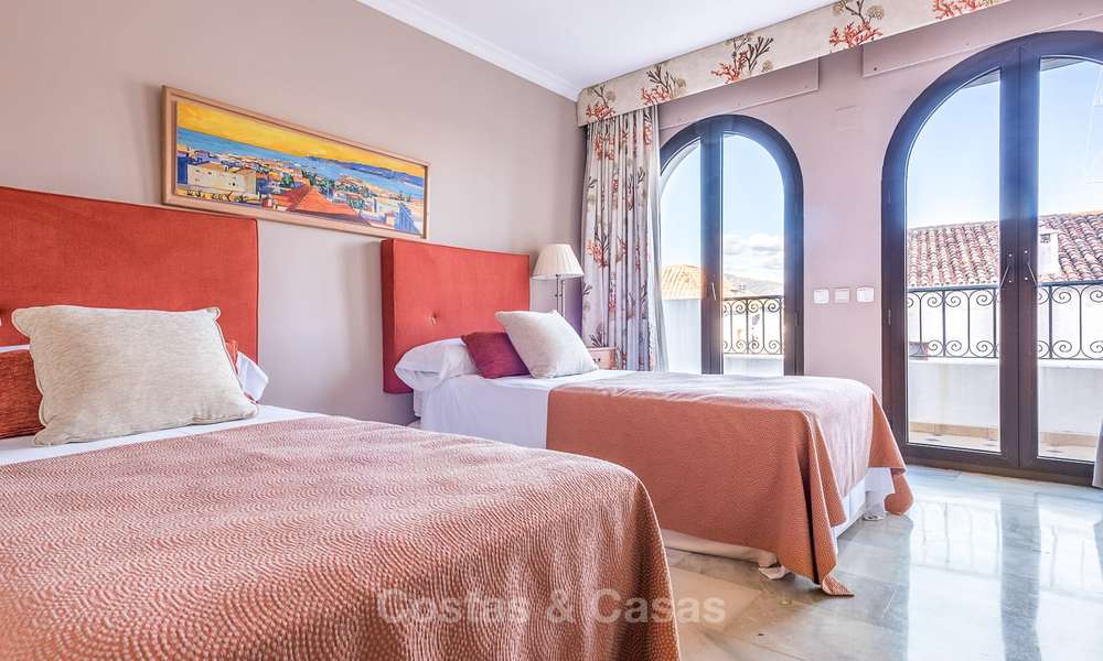 Oportunidad de adquirir un amplio apartamento de lujo frente al mar en el puerto deportivo de Puerto Banús - Marbella 8496