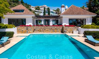 Suntuosa villa de lujo de estilo tradicional con magníficas vistas al mar en venta, Benahavis - Marbella. 37106 