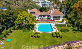 Suntuosa villa de lujo de estilo tradicional con magníficas vistas al mar en venta, Benahavis - Marbella. 37108 