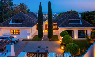 Suntuosa villa de lujo de estilo tradicional con magníficas vistas al mar en venta, Benahavis - Marbella. 37156 