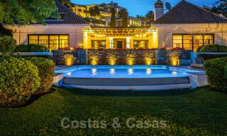 Suntuosa villa de lujo de estilo tradicional con magníficas vistas al mar en venta, Benahavis - Marbella. 37160 