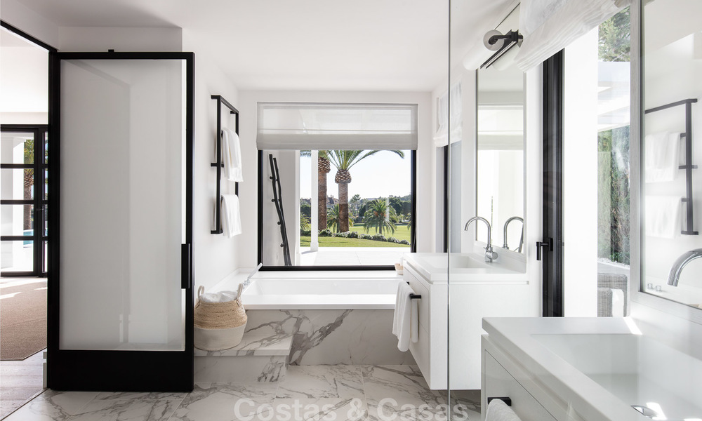 Espectacular villa de lujo totalmente reformada con vistas al mar en venta, primera línea de golf, Nueva Andalucía, Marbella 8646