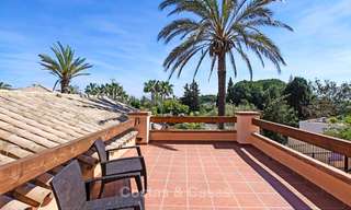 Villa de estilo clásico al lado de la playa en una popular zona residencial en venta - Este de Marbella 8730 