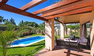 Villa de estilo clásico al lado de la playa en una popular zona residencial en venta - Este de Marbella 8755 