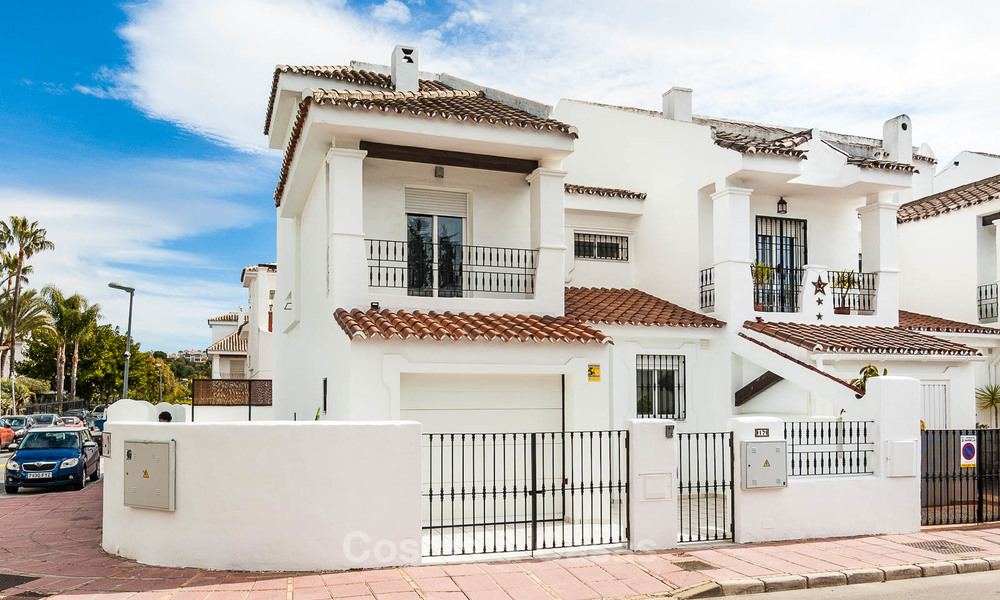 Ideal casa de pueblo familiar renovada en venta, situada en Nueva Andalucia, Marbella, a poca distancia de Puerto Banús 8705