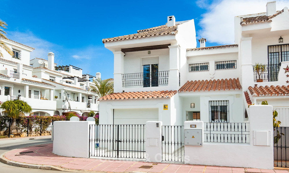 Ideal casa de pueblo familiar renovada en venta, situada en Nueva Andalucia, Marbella, a poca distancia de Puerto Banús 8706
