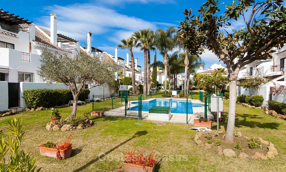 Ideal casa de pueblo familiar renovada en venta, situada en Nueva Andalucia, Marbella, a poca distancia de Puerto Banús 8729