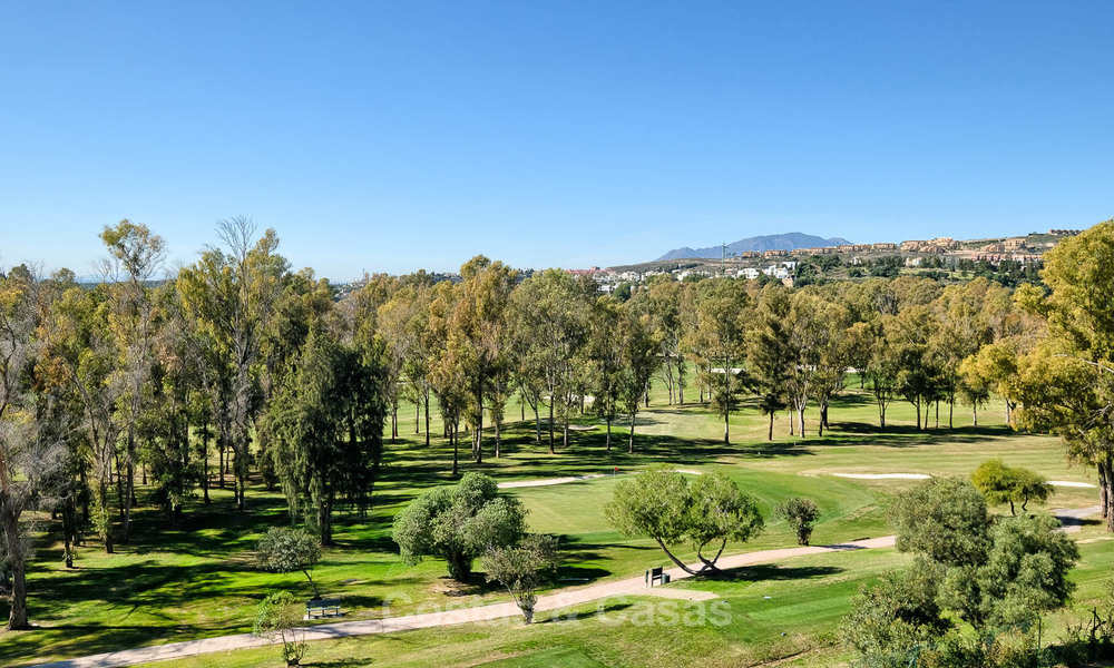 Impresionante ático dúplex en venta en un complejo de lujo, primera línea de golf con vistas al mar - Benahavis, Marbella 8894