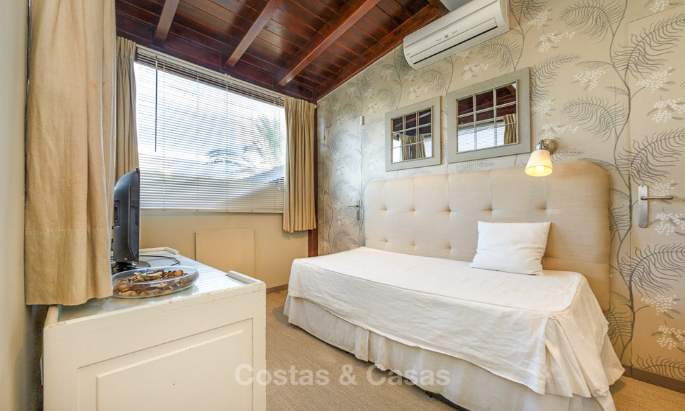Amplio apartamento en la playa con vistas al mar en venta, en una prestigiosa urbanización, Este de Marbella 9134