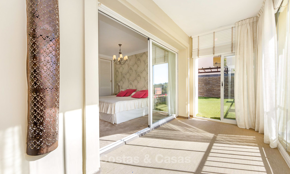 Amplio apartamento en la playa con vistas al mar en venta, en una prestigiosa urbanización, Este de Marbella 9138
