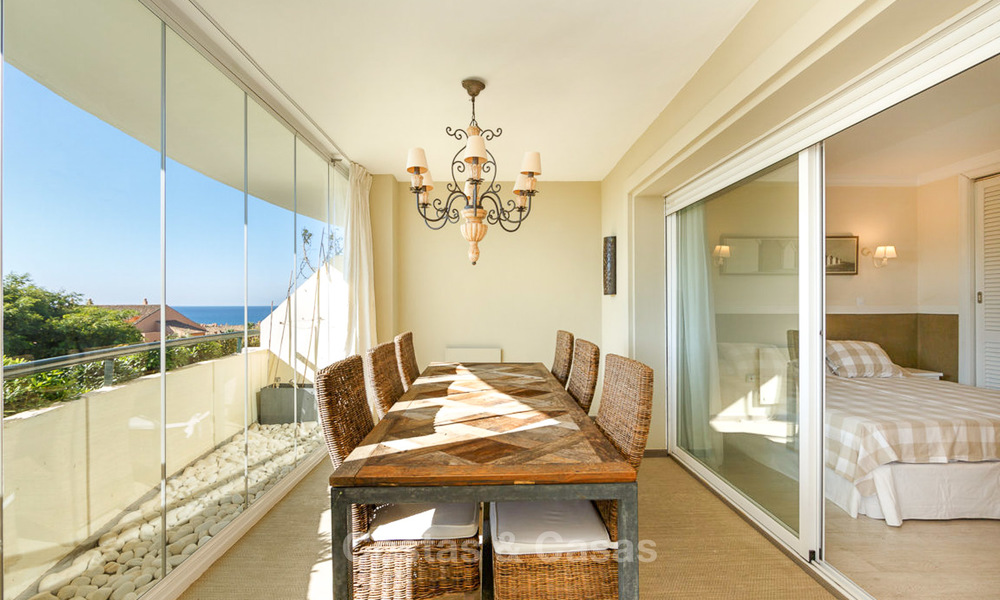 Amplio apartamento en la playa con vistas al mar en venta, en una prestigiosa urbanización, Este de Marbella 9144
