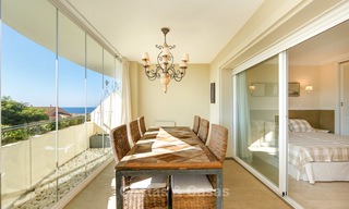 Amplio apartamento en la playa con vistas al mar en venta, en una prestigiosa urbanización, Este de Marbella 9144 