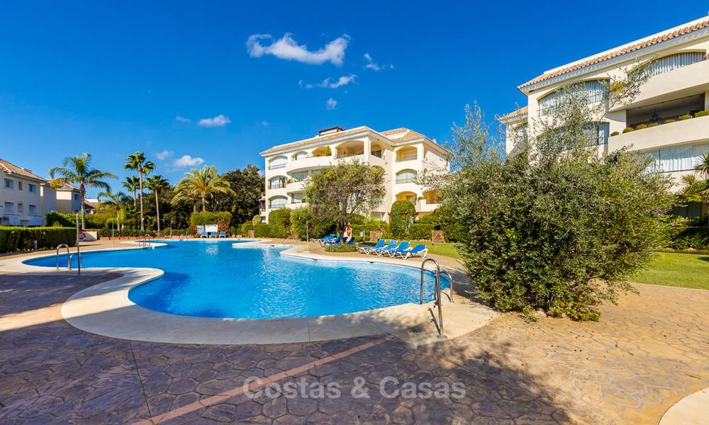 Amplio apartamento en la playa con vistas al mar en venta, en una prestigiosa urbanización, Este de Marbella 9145