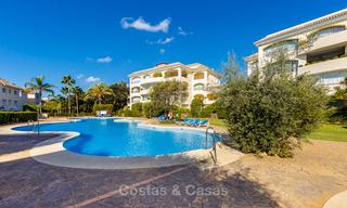 Amplio apartamento en la playa con vistas al mar en venta, en una prestigiosa urbanización, Este de Marbella 9145 