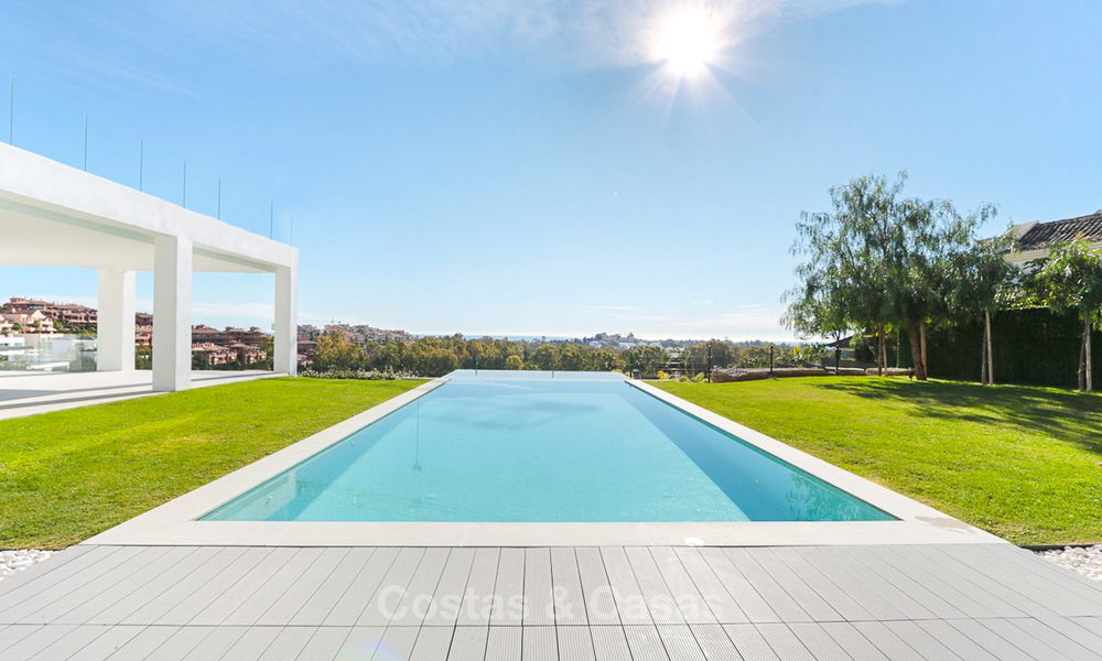 Una oportunidad excepcional. Impresionante villa de lujo contemporánea con impresionantes vistas al mar en venta, buscada ubicación, lista para mudarse - Benahavis , Marbella 9313