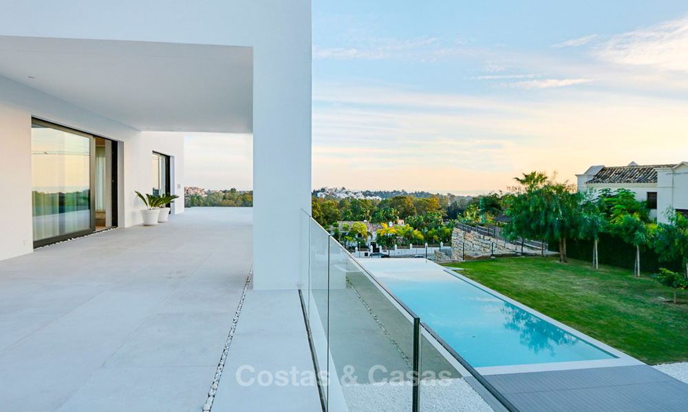 Una oportunidad excepcional. Impresionante villa de lujo contemporánea con impresionantes vistas al mar en venta, buscada ubicación, lista para mudarse - Benahavis , Marbella 9316