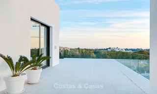 Una oportunidad excepcional. Impresionante villa de lujo contemporánea con impresionantes vistas al mar en venta, buscada ubicación, lista para mudarse - Benahavis , Marbella 9317 