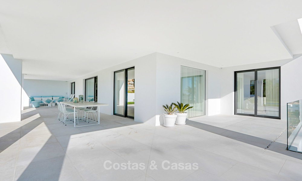 Una oportunidad excepcional. Impresionante villa de lujo contemporánea con impresionantes vistas al mar en venta, buscada ubicación, lista para mudarse - Benahavis , Marbella 9322