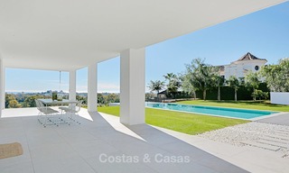 Una oportunidad excepcional. Impresionante villa de lujo contemporánea con impresionantes vistas al mar en venta, buscada ubicación, lista para mudarse - Benahavis , Marbella 9329 