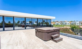 Villa de lujo contemporánea única y de gama alta en el Valle del Golf de Nueva Andalucía, Marbella. 9305 