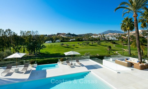 Prestigiosa villa de lujo reformada en venta, primera línea de golf, Nueva Andalucía, Marbella 9439
