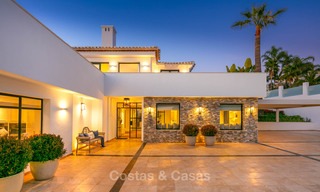 Prestigiosa villa de lujo reformada en venta, primera línea de golf, Nueva Andalucía, Marbella 9450 
