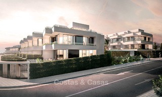 Preciosas casas adosadas nuevas y modernas en venta, a poca distancia de la playa y de los servicios en Fuengirola, Costa del Sol 9491 
