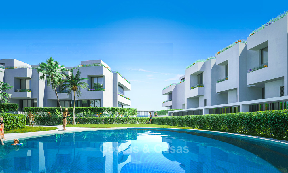 Preciosas casas adosadas nuevas y modernas en venta, a poca distancia de la playa y de los servicios en Fuengirola, Costa del Sol 9493