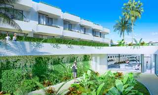 Preciosas casas adosadas nuevas y modernas en venta, a poca distancia de la playa y de los servicios en Fuengirola, Costa del Sol 9494 