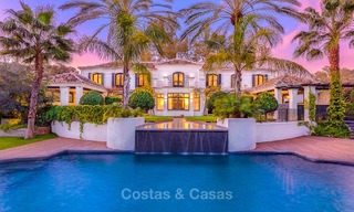 Villa palaciega de estilo mediterráneo en venta en una prestigiosa zona residencial junto a la playa, Guadalmina Baja, Marbella. 9962 