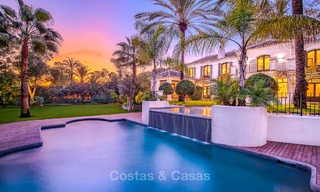 Villa palaciega de estilo mediterráneo en venta en una prestigiosa zona residencial junto a la playa, Guadalmina Baja, Marbella. 9963 