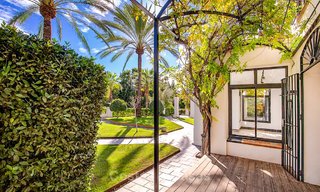 Villa palaciega de estilo mediterráneo en venta en una prestigiosa zona residencial junto a la playa, Guadalmina Baja, Marbella. 9971 