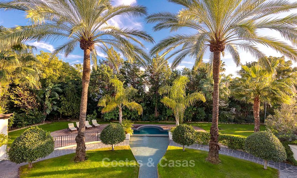 Villa palaciega de estilo mediterráneo en venta en una prestigiosa zona residencial junto a la playa, Guadalmina Baja, Marbella. 9991