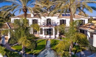 Villa palaciega de estilo mediterráneo en venta en una prestigiosa zona residencial junto a la playa, Guadalmina Baja, Marbella. 9992 