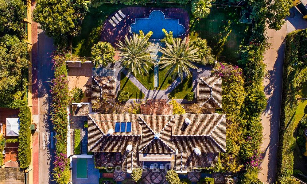 Villa palaciega de estilo mediterráneo en venta en una prestigiosa zona residencial junto a la playa, Guadalmina Baja, Marbella. 9993