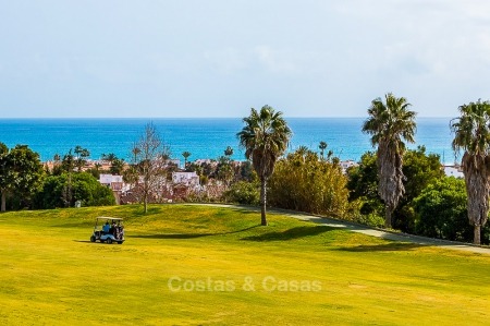 Nuevos apartamentos en primera línea de golf en venta, listos para mudarse, con vistas al mar y a pie de playa – Casares – Costa del Sol 10849