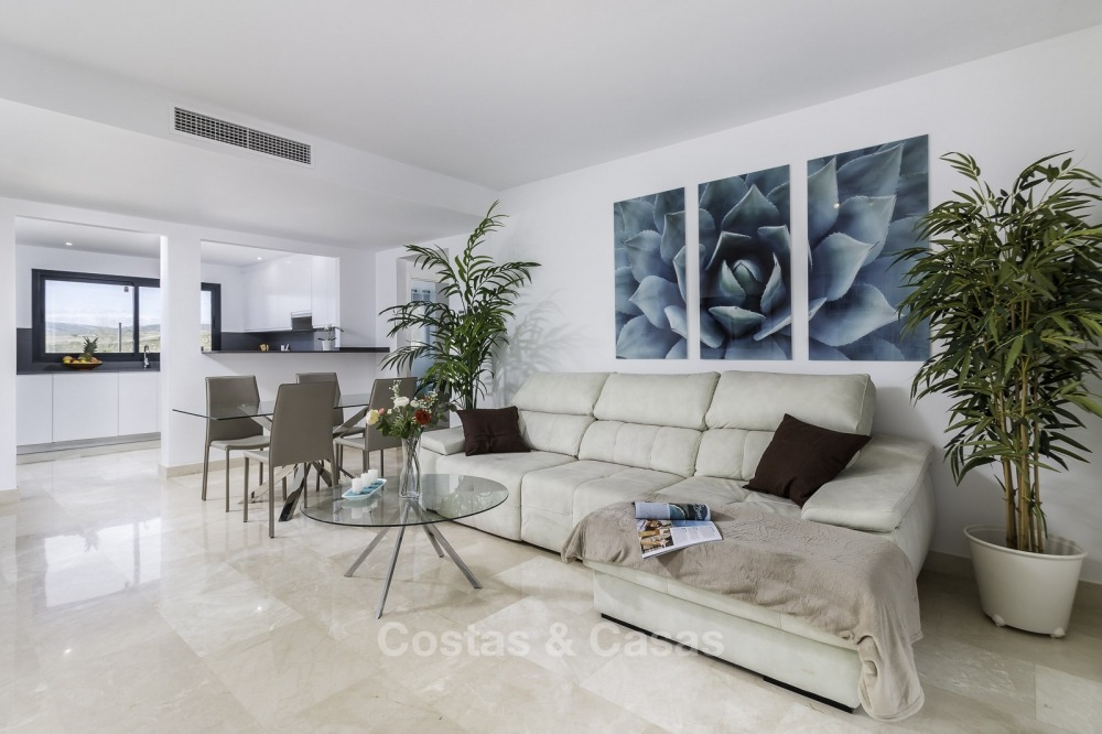 Nuevos apartamentos en primera línea de golf en venta, listos para mudarse, con vistas al mar y a pie de playa – Casares – Costa del Sol 11124